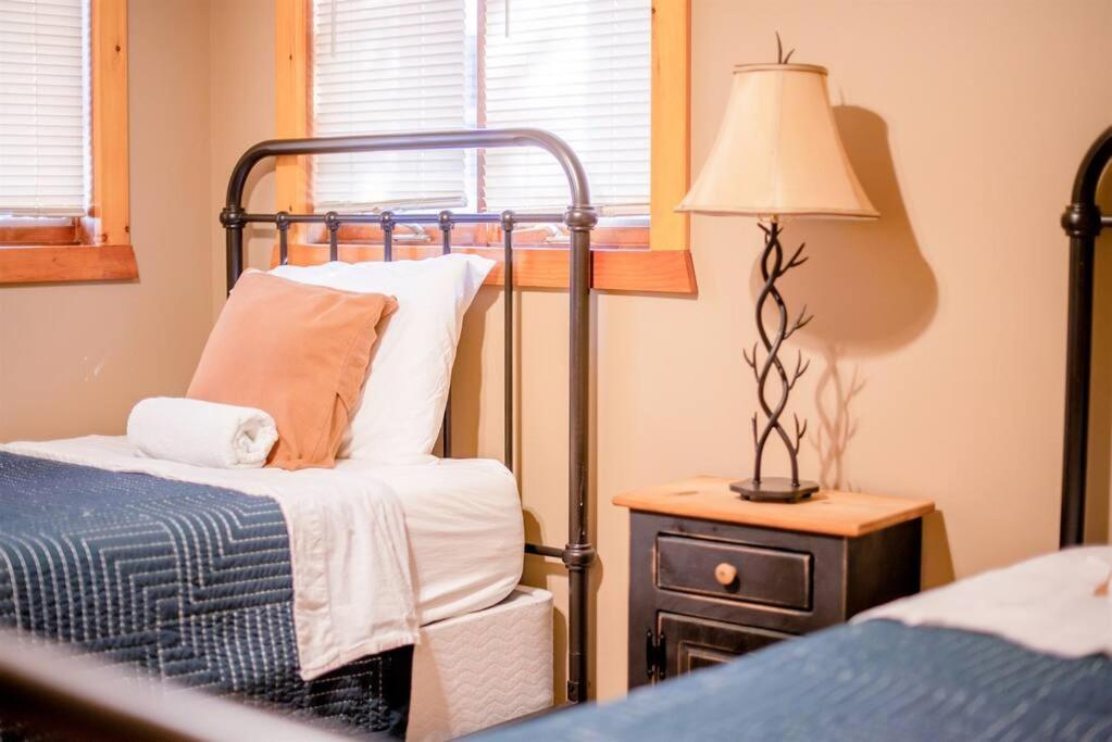 Fall Getaway Resort-3 King Suites, Dog-Friendly Seeley Bagian luar foto