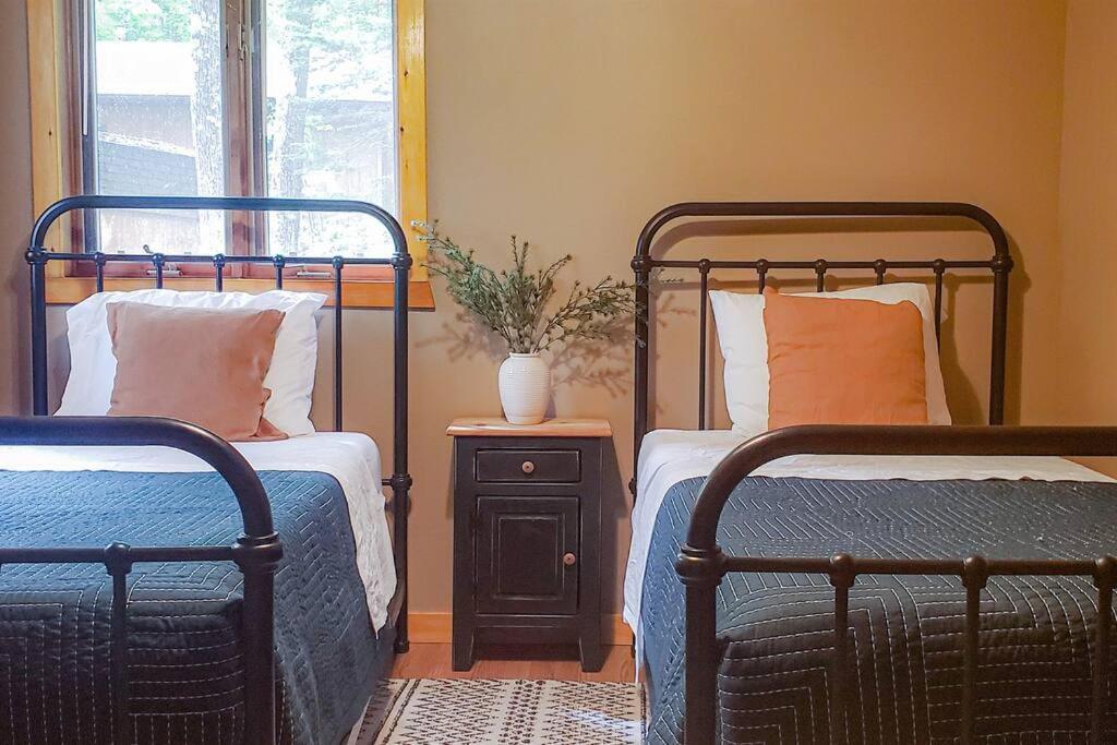 Fall Getaway Resort-3 King Suites, Dog-Friendly Seeley Bagian luar foto