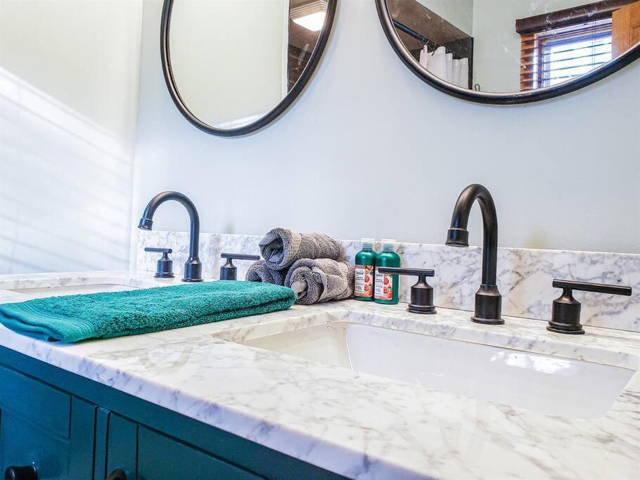 Fall Getaway Resort-3 King Suites, Dog-Friendly Seeley Bagian luar foto