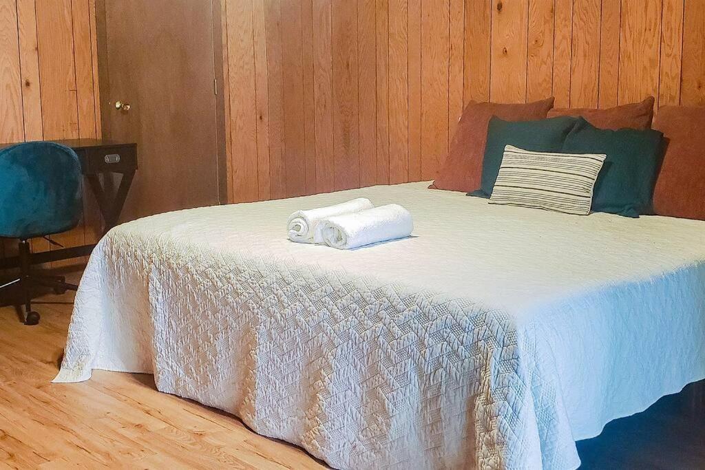 Fall Getaway Resort-3 King Suites, Dog-Friendly Seeley Bagian luar foto